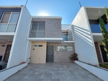 Casa en Venta en Luna Bosque (2)