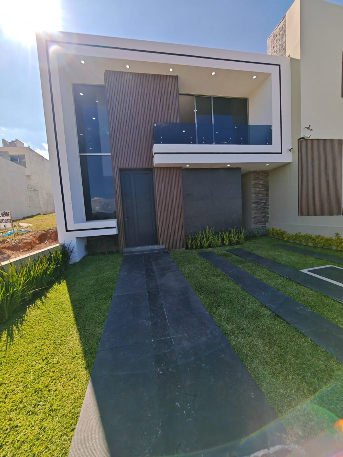 0618cf93-d843-4b5a-b077-1eb1e2b8bef7