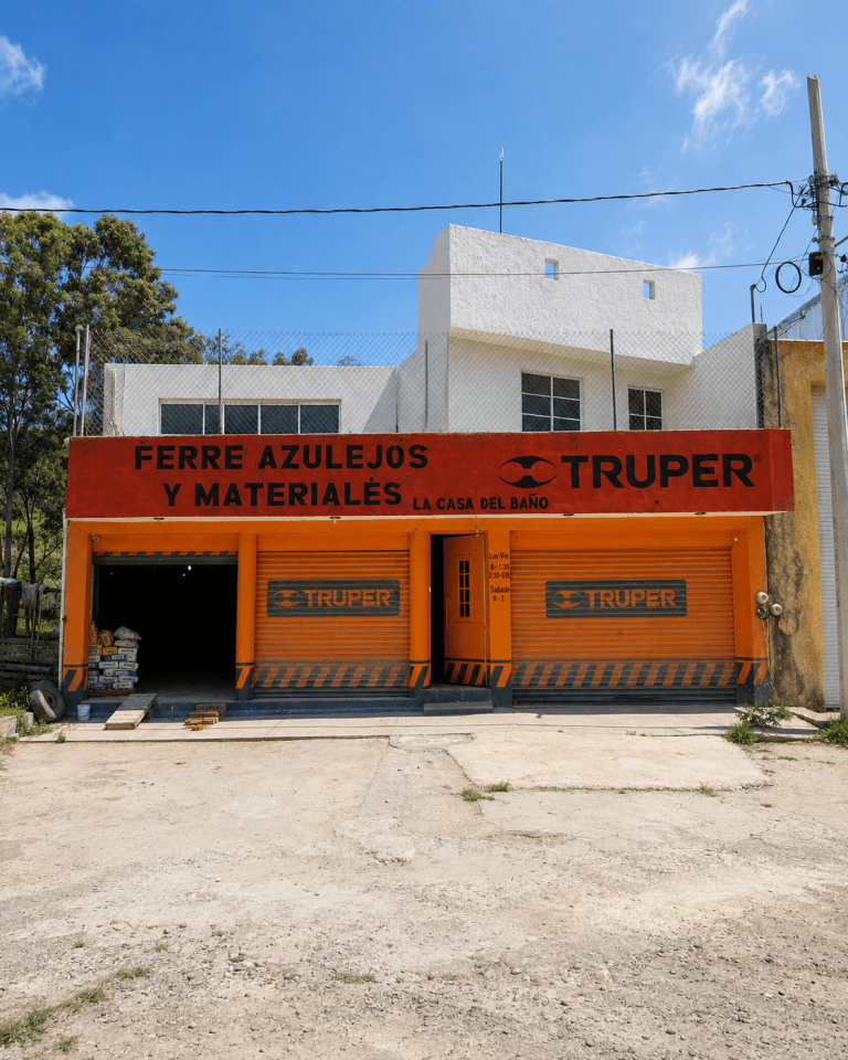 LOCAL EN CARRETERA MILCUMBRES (1)